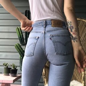 Tush hugging levis 🍑 501